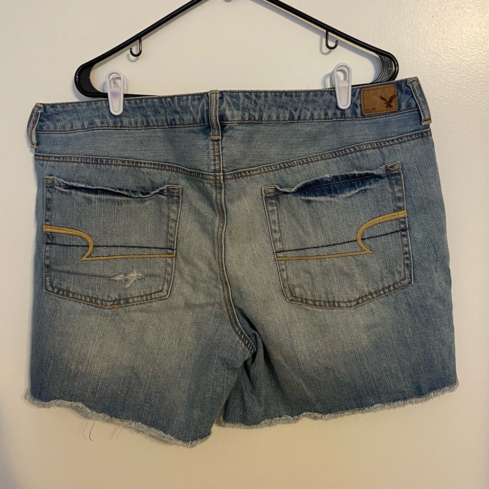 Like new AE shorts - Picture 3 of 5